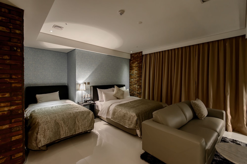 JB Design Hotel 33/77