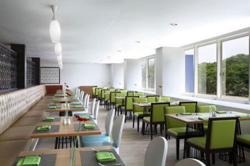 Hotel Santika Kelapa Gading 32/36