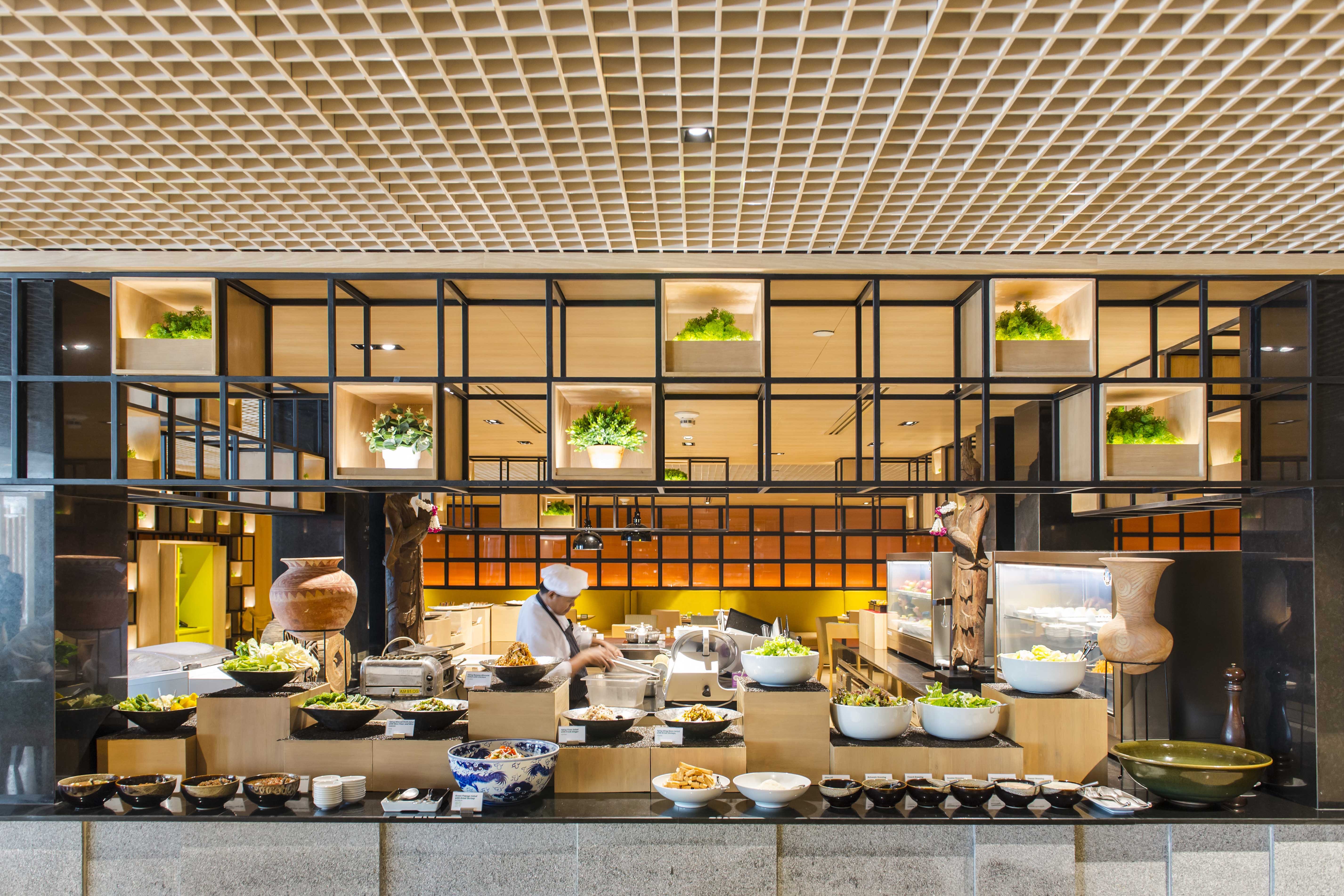 Holiday Inn Bangkok Hotel 5/76