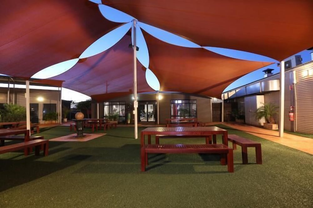 MIA MIA HOUSE IN THE DESERT 17/19