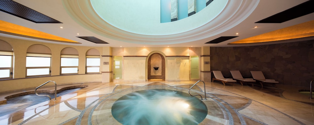 swimming pool spa