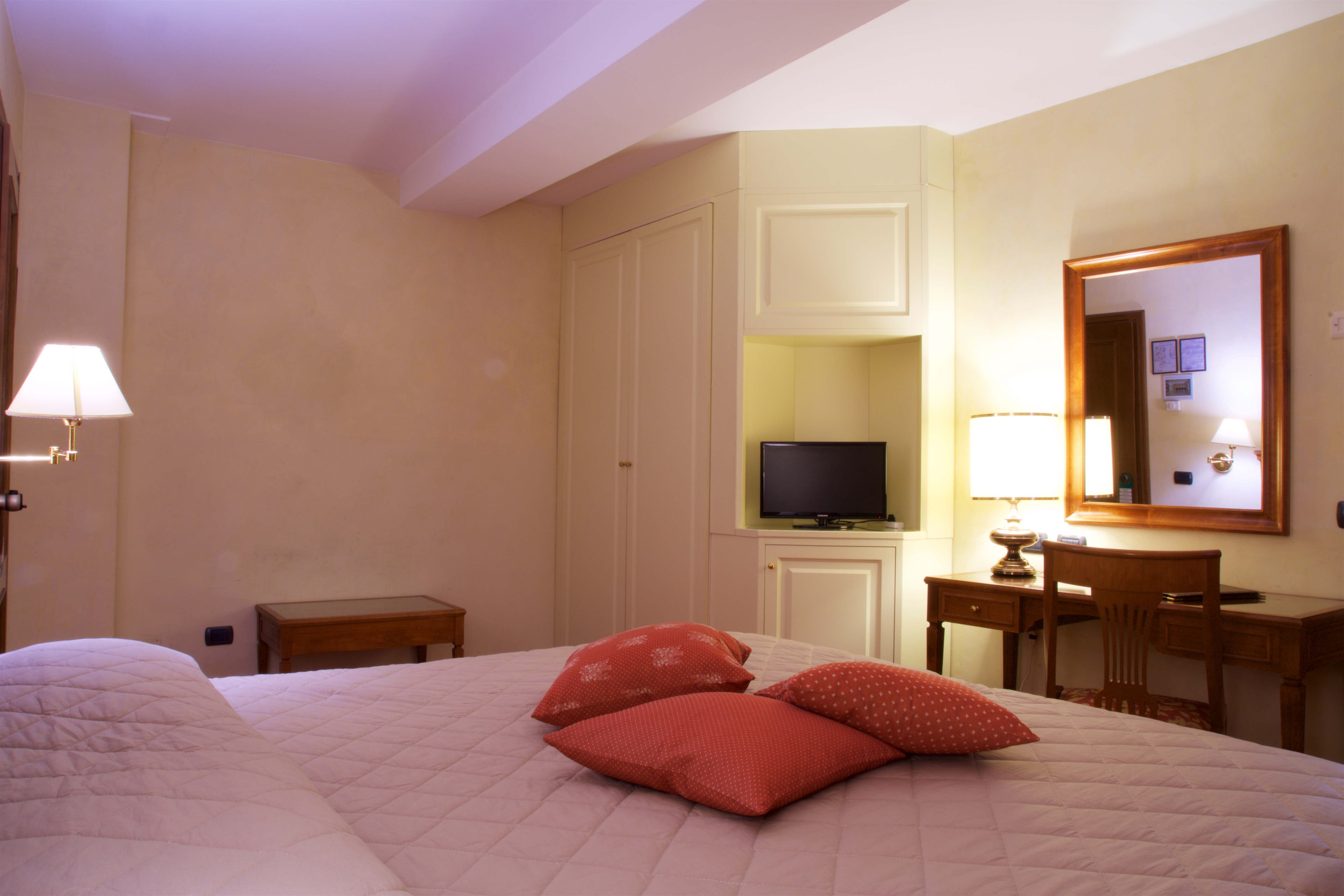ROOM, TRIPLE