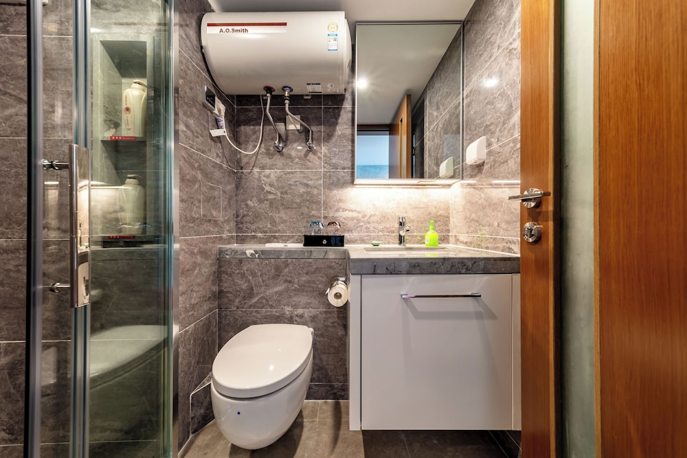 Huaqiang North Executive Apartment 18/20