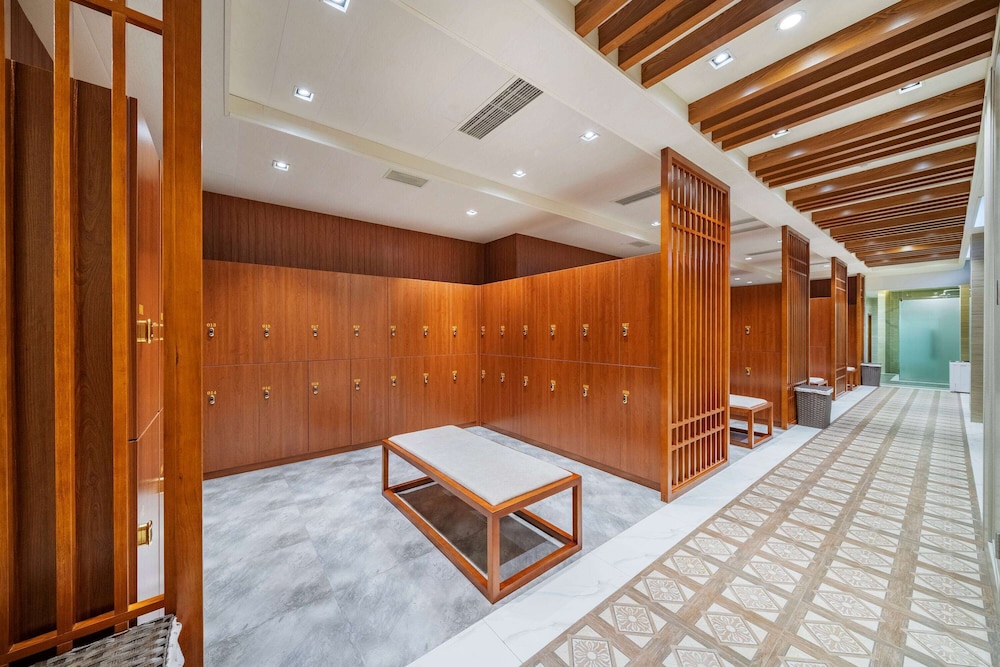 Howard Johnson Lake Serenity Hotel Neijiang 20/46