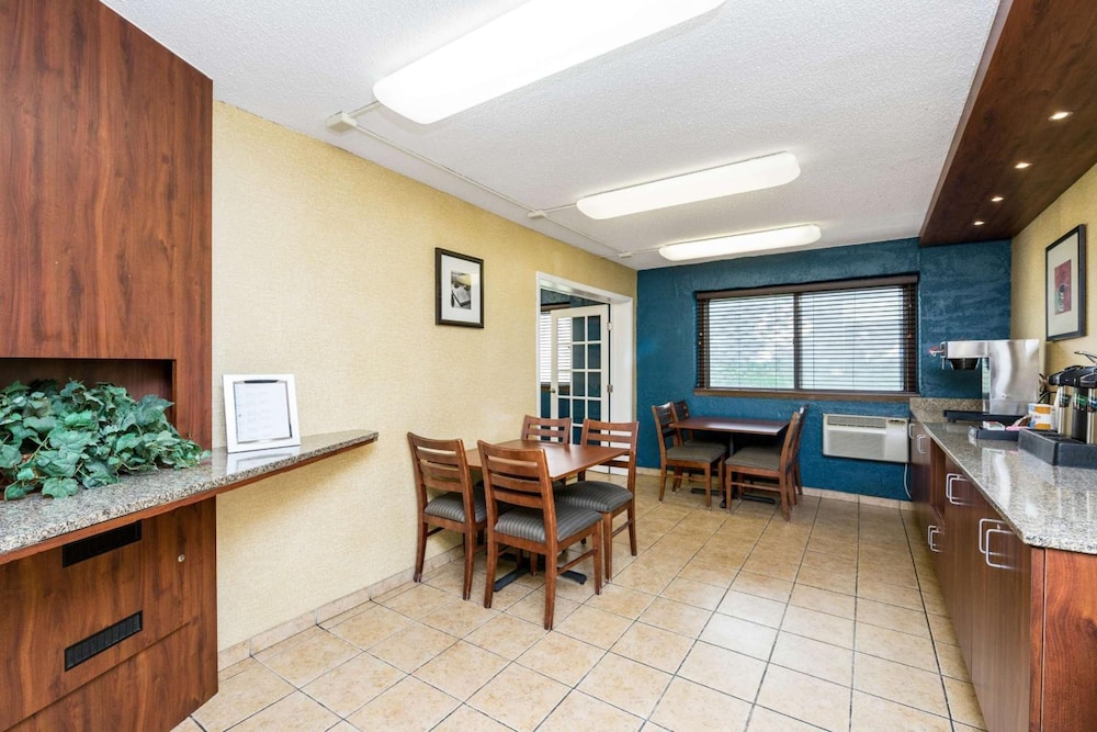 Motel6 Cedar Rapids, IA - Airport 45/57