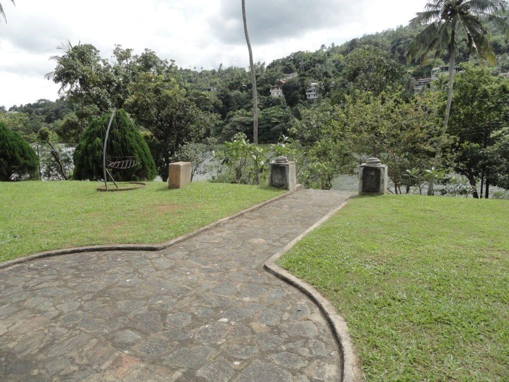 Serendip Stone Hotel and Bungalow 22/41