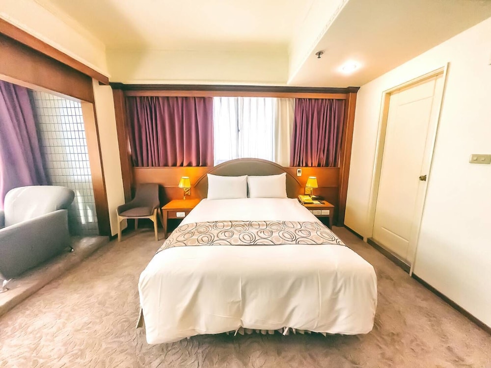 FoungJia Hotel 7/26