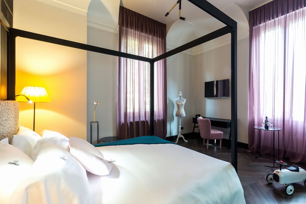 THE H'ALL TAILOR SUITE ROMA 14/65