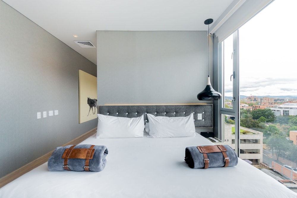 The Click Clack Hotel 24/64
