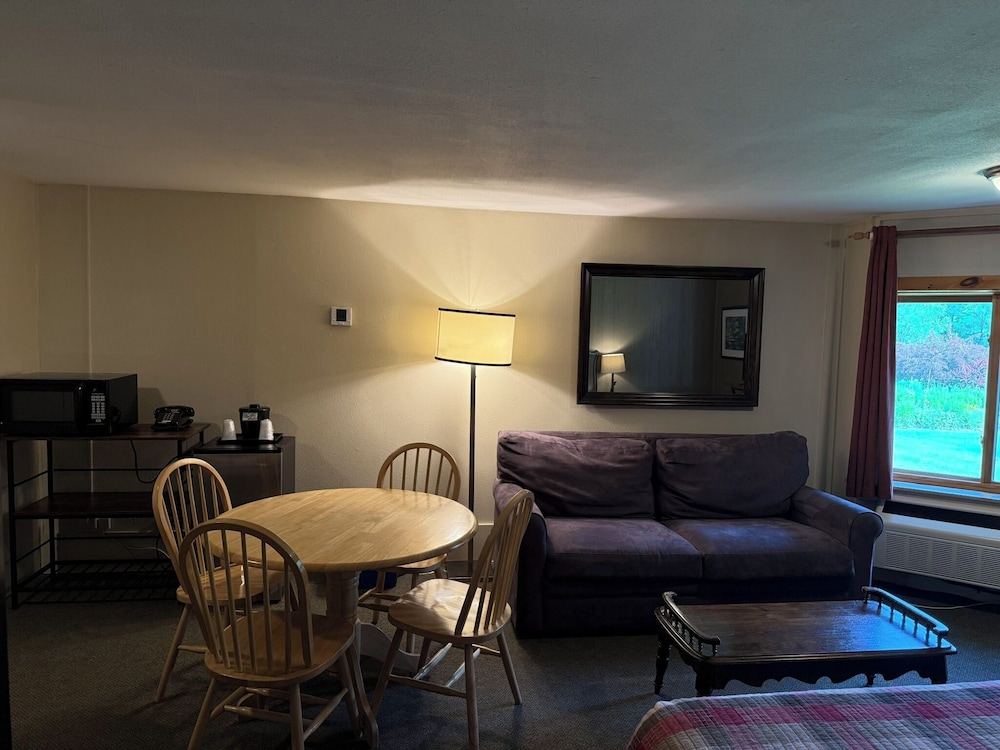 NORTHERN LIGHTS LODGE 43/70