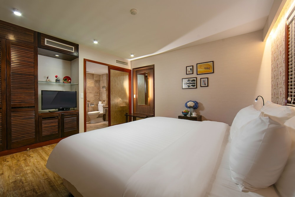 DELUXE, DOUBLE BED