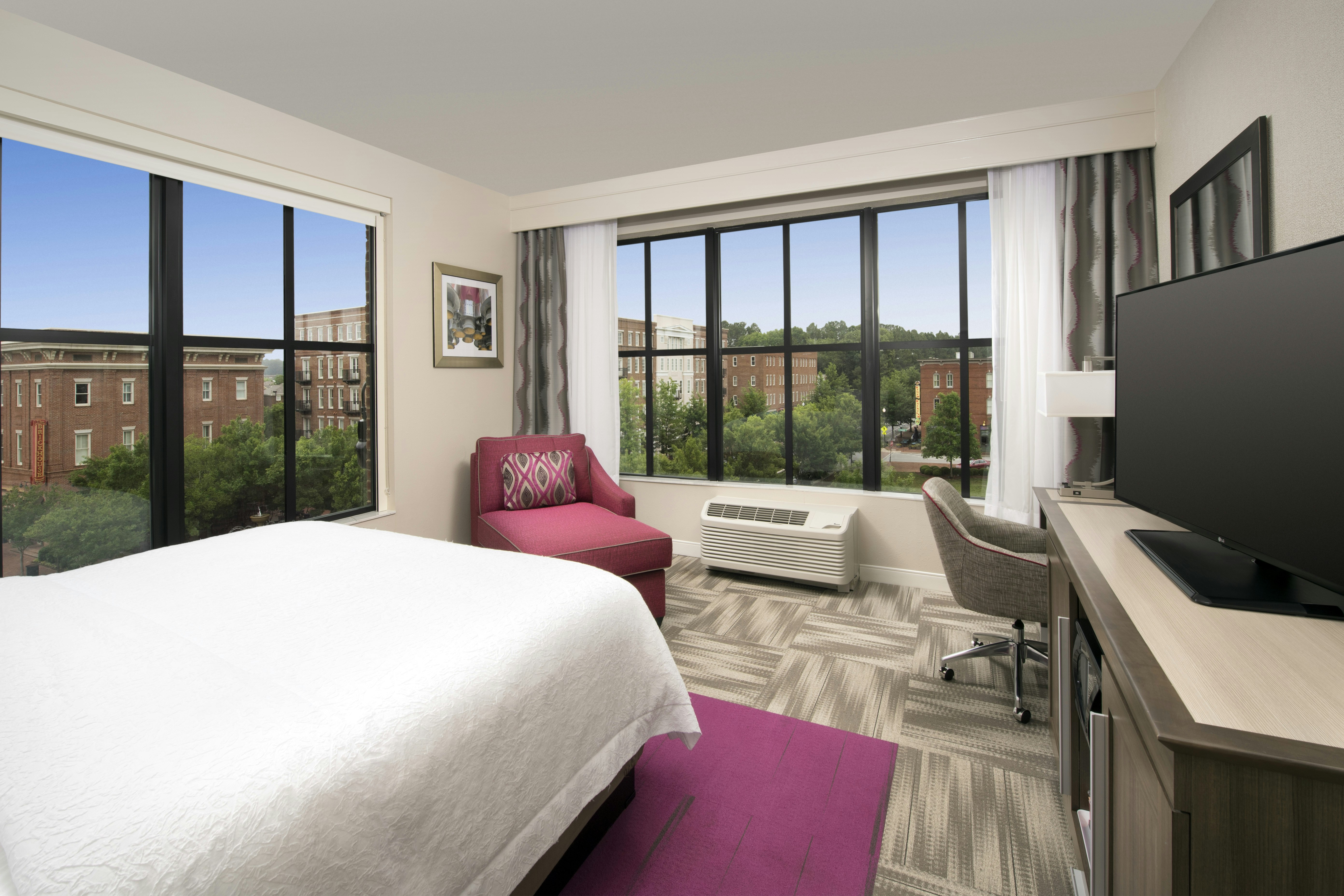 ROOM, KING BED