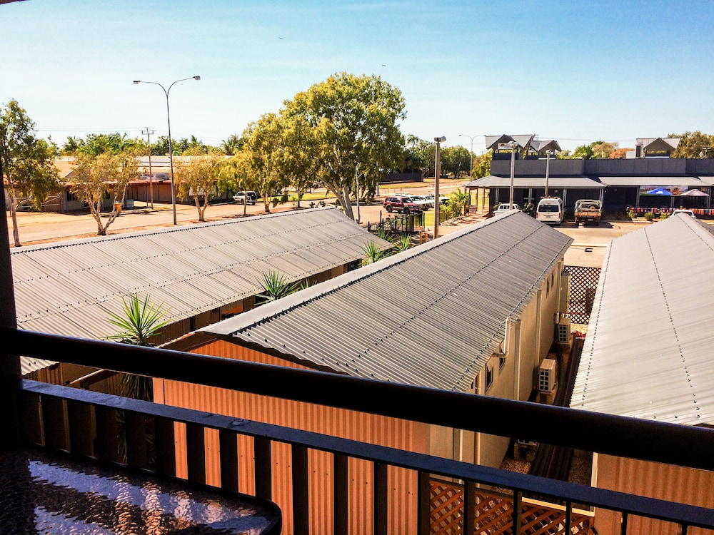 SPINIFEX HOTEL 16/39