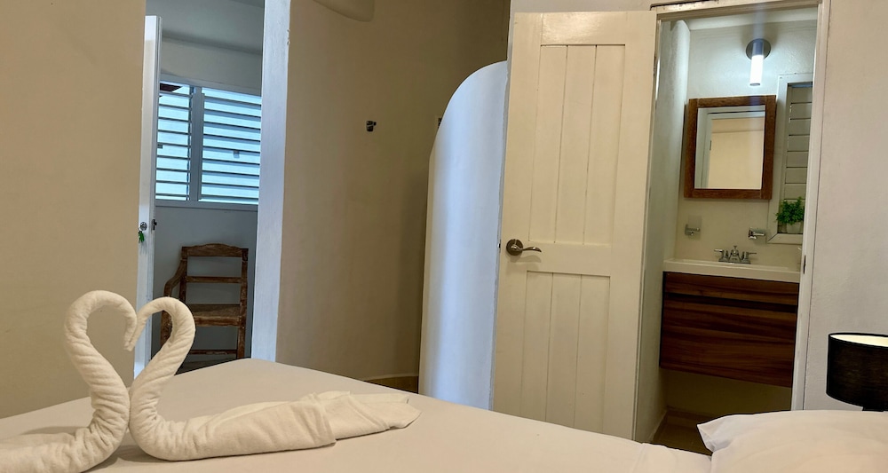 Deluxe, Queen Bed, Beach Front