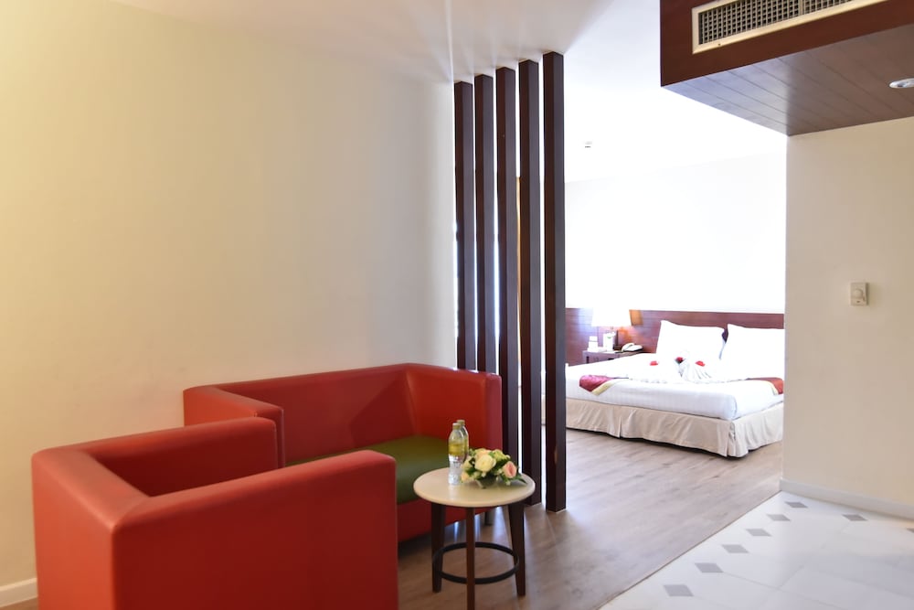 Golden Crown Grand Hotel 37/50