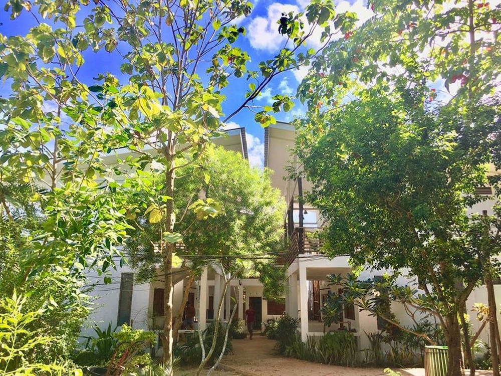 Sunshine Beach Resort 83/100
