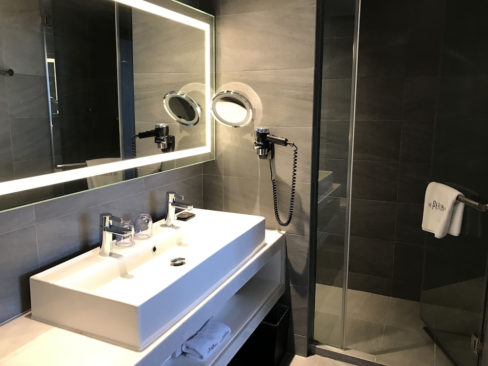 The Perkin Hotel 38/41