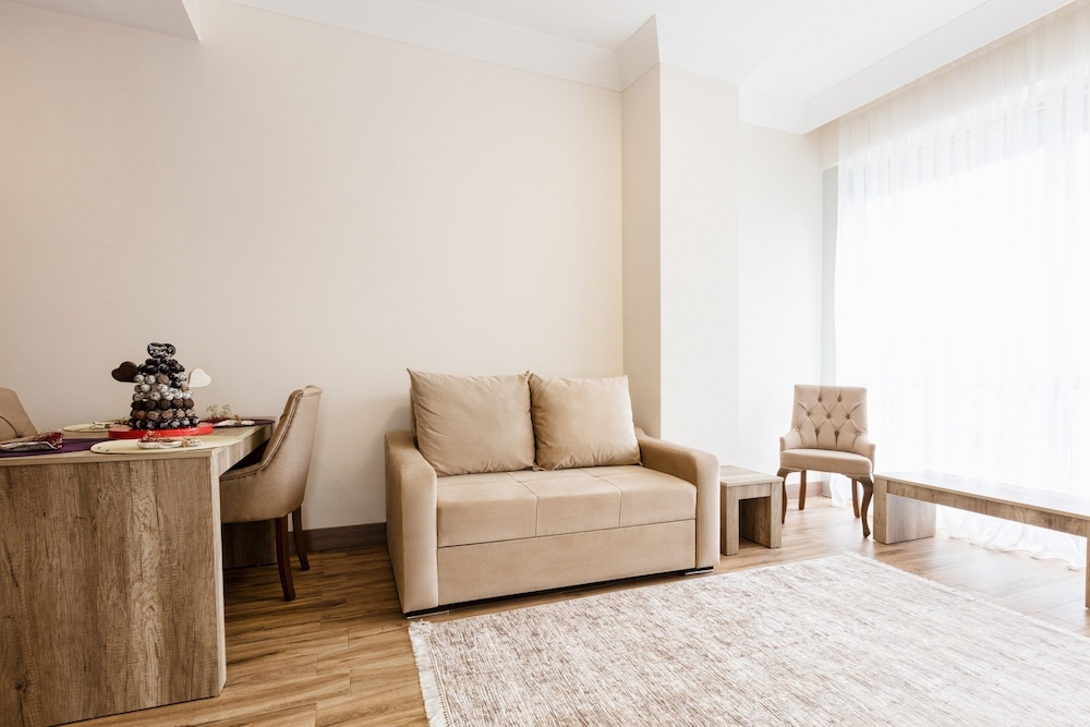 Mari Suites Hotel 54/63