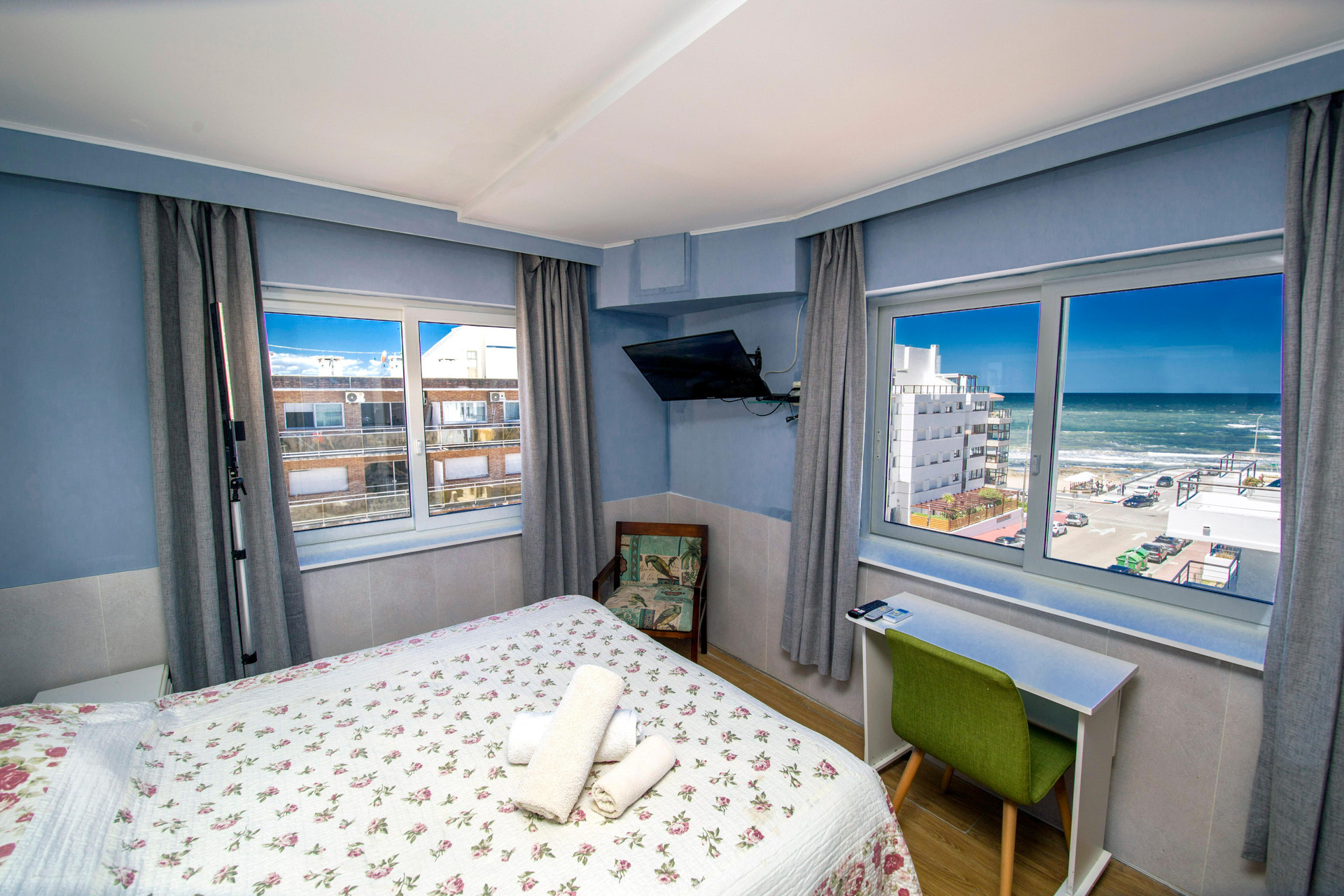 Superior, Double Bed, Street View