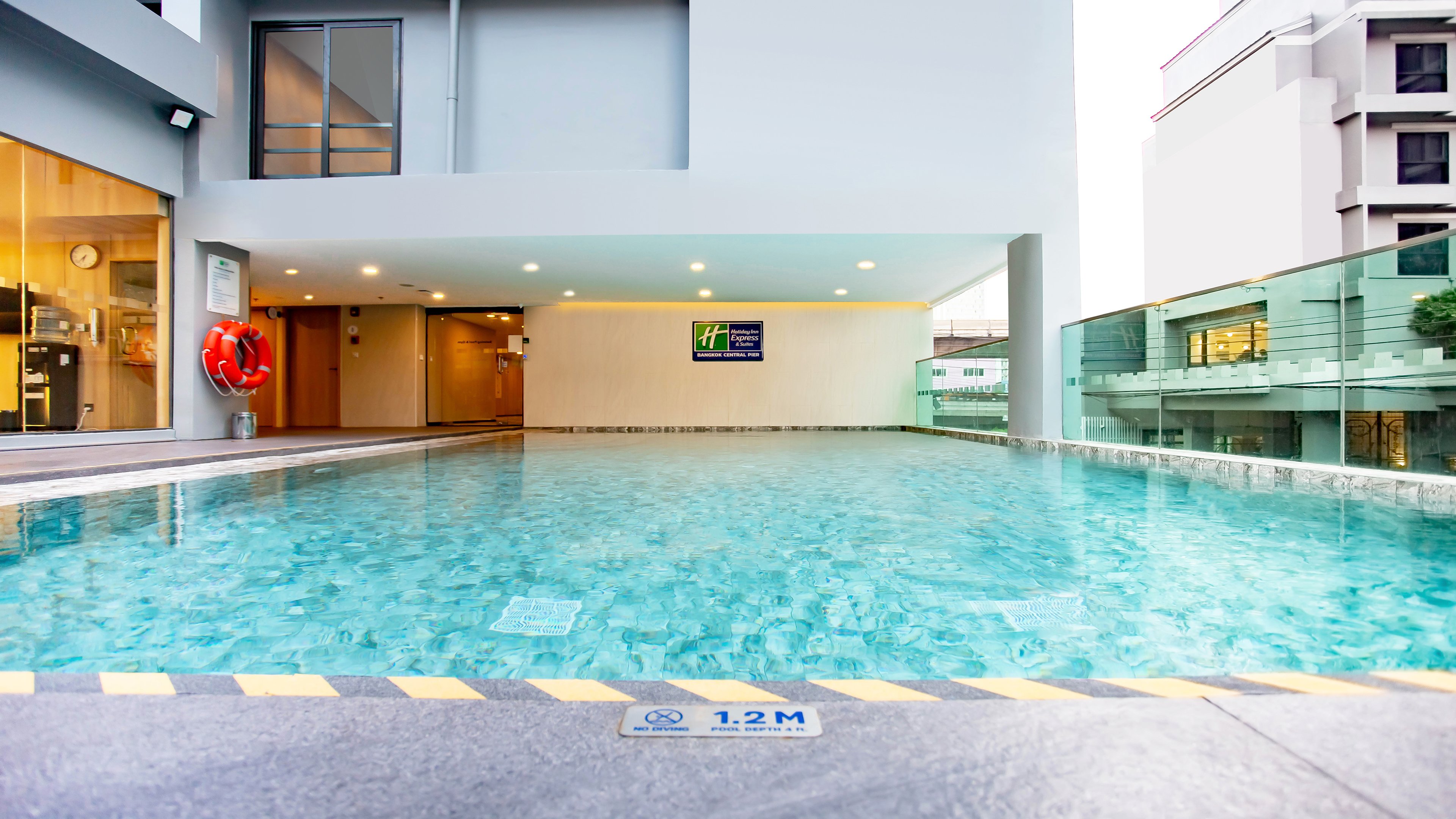Holiday Inn Express & Suites Bangkok Central Pier 20/38