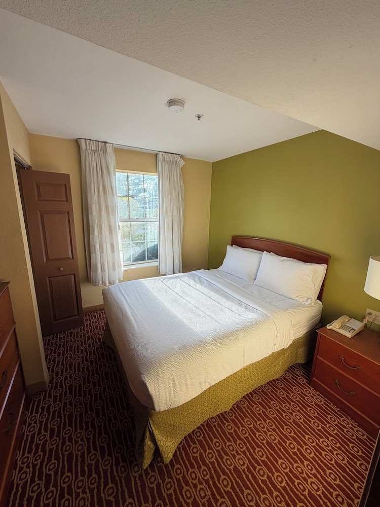 MainStay Suites Bloomington near University 6/42