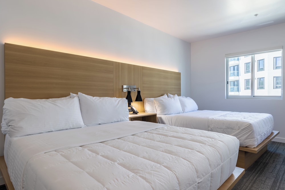 DELUXE, 2 QUEEN BEDS
