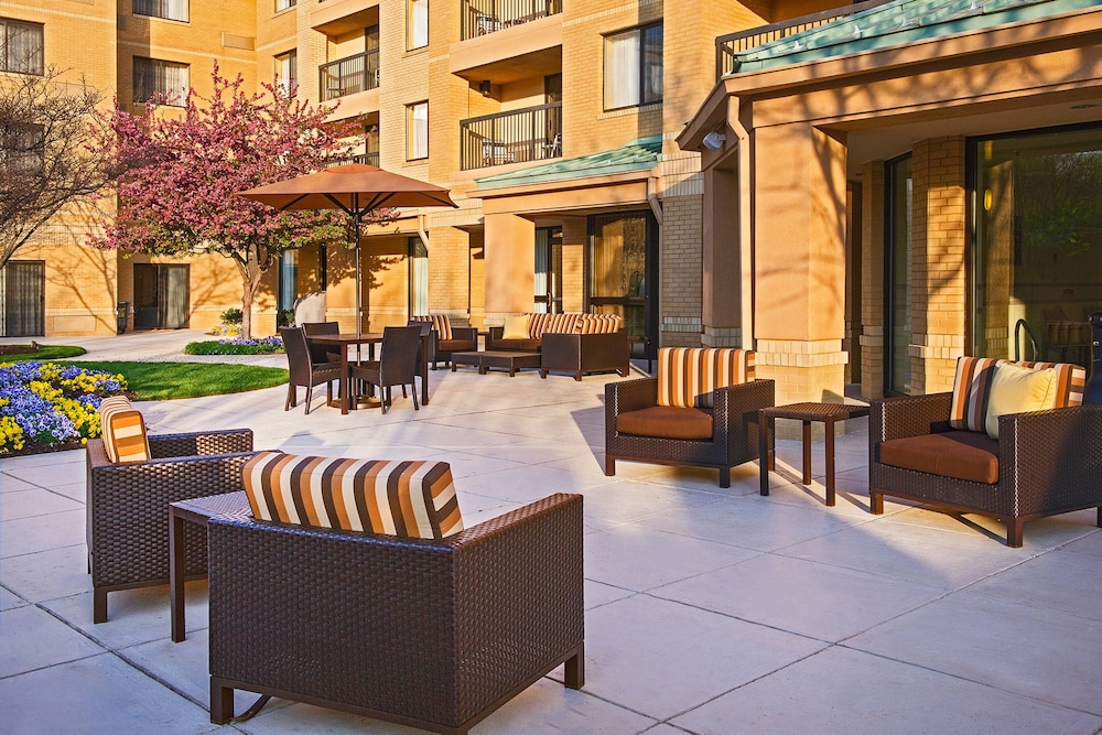 Courtyard by Marriott Richmond Northwest 20/25
