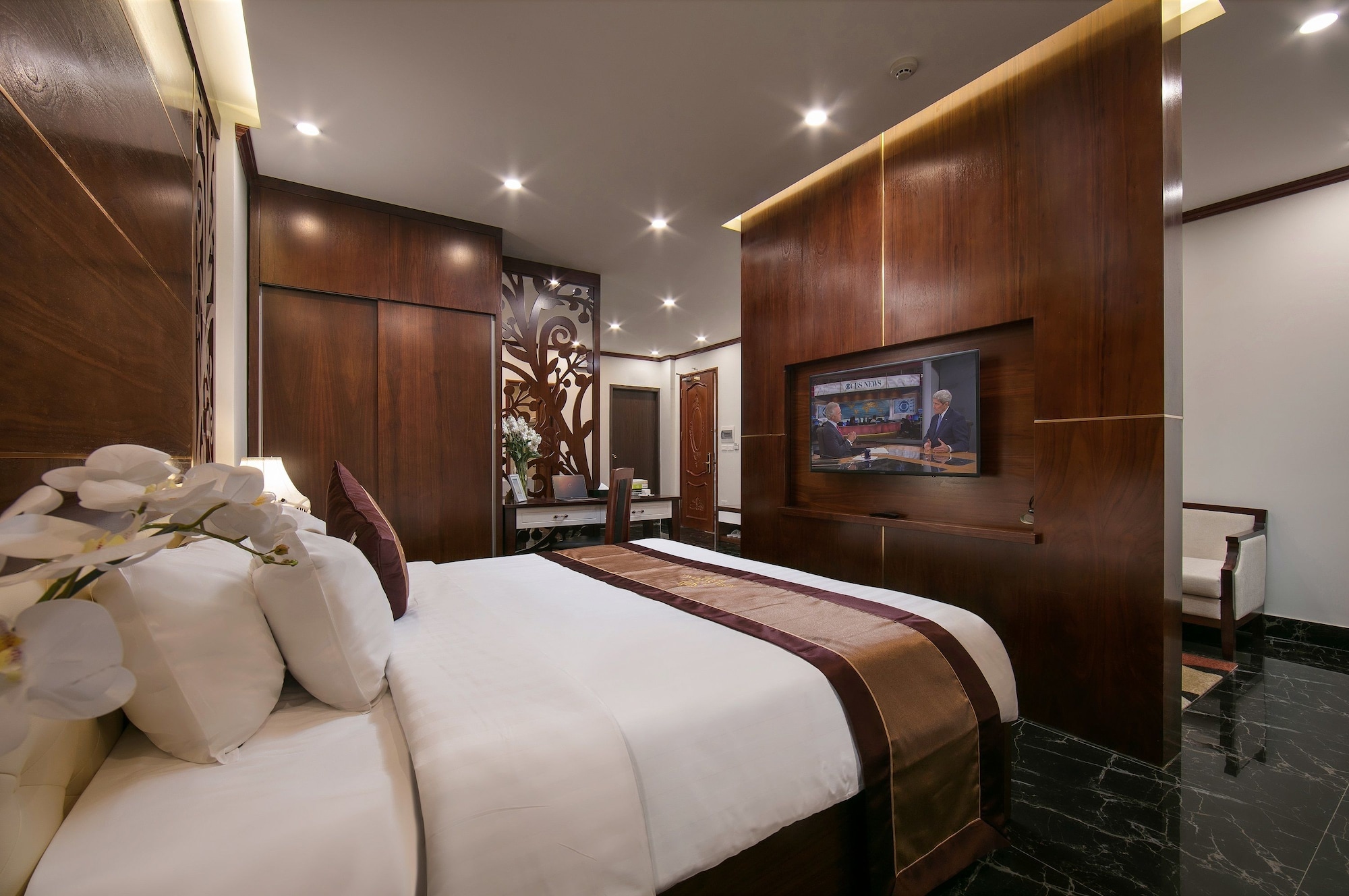 SUITE, APARTMENT