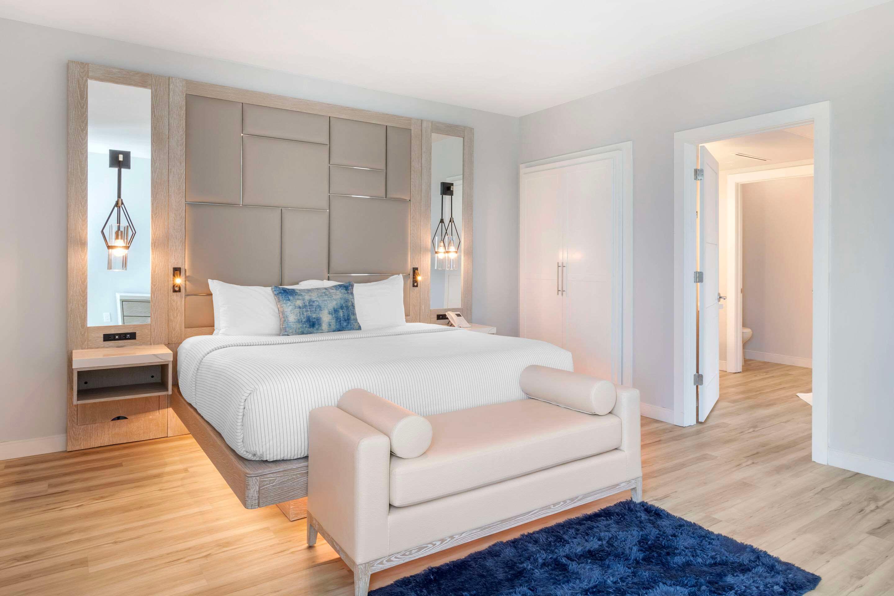 Suite, King Bed, Panoramic View, Corner