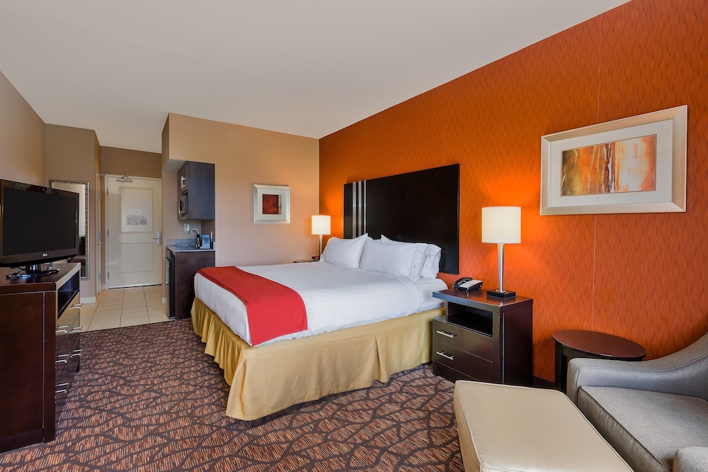 Standard, King Bed, Holiday Inn Express Hotel And Suites Alpine Southeast 3/8