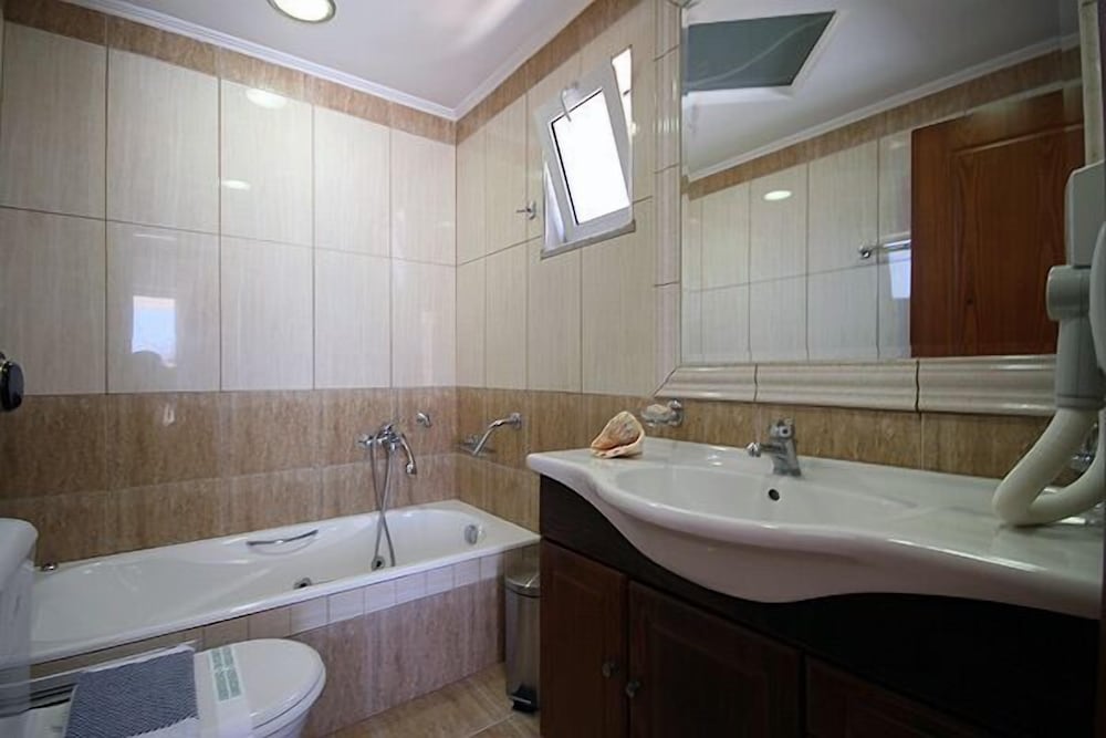 Castro Beach Hotel 52/55
