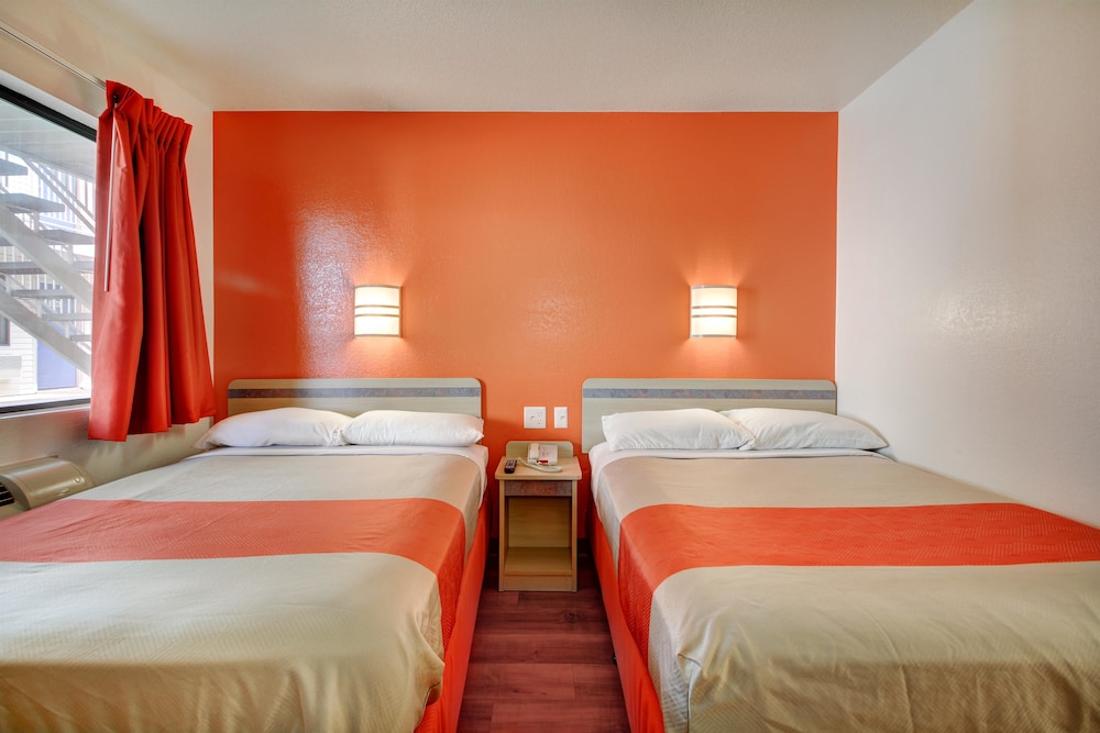 Motel6 Southington, CT - Hartford 20/43