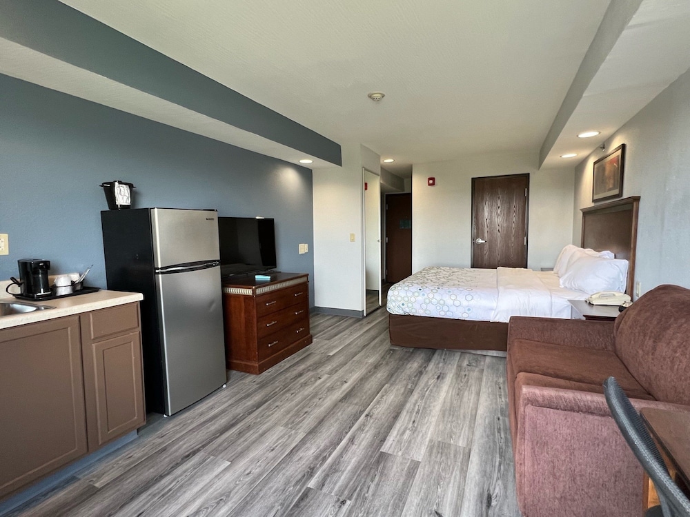 Hometowne Studios Suites Washington 12/43