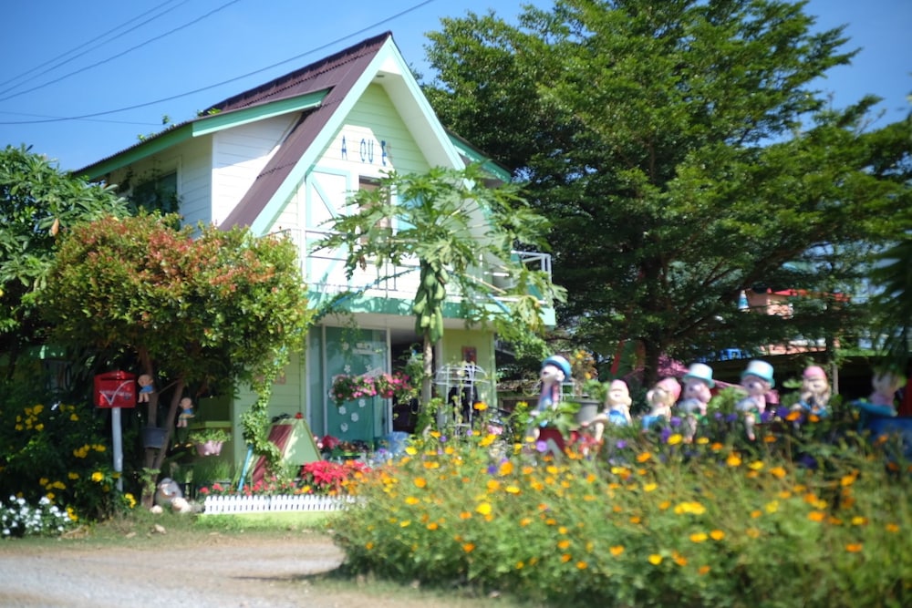A Houses Homestay 77/90