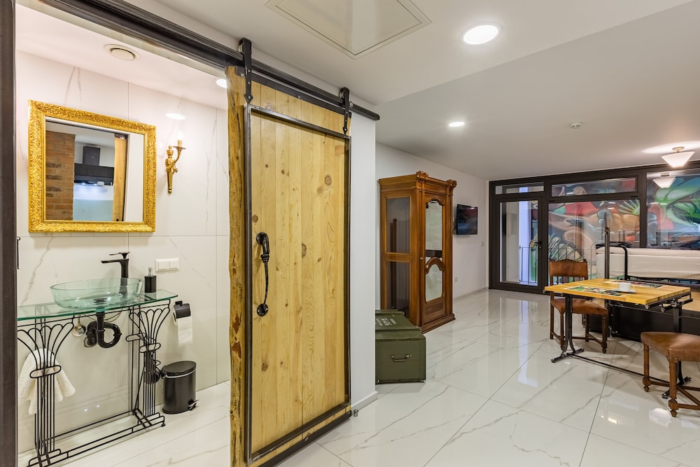 Villa Pera Suite Hotel 61/81
