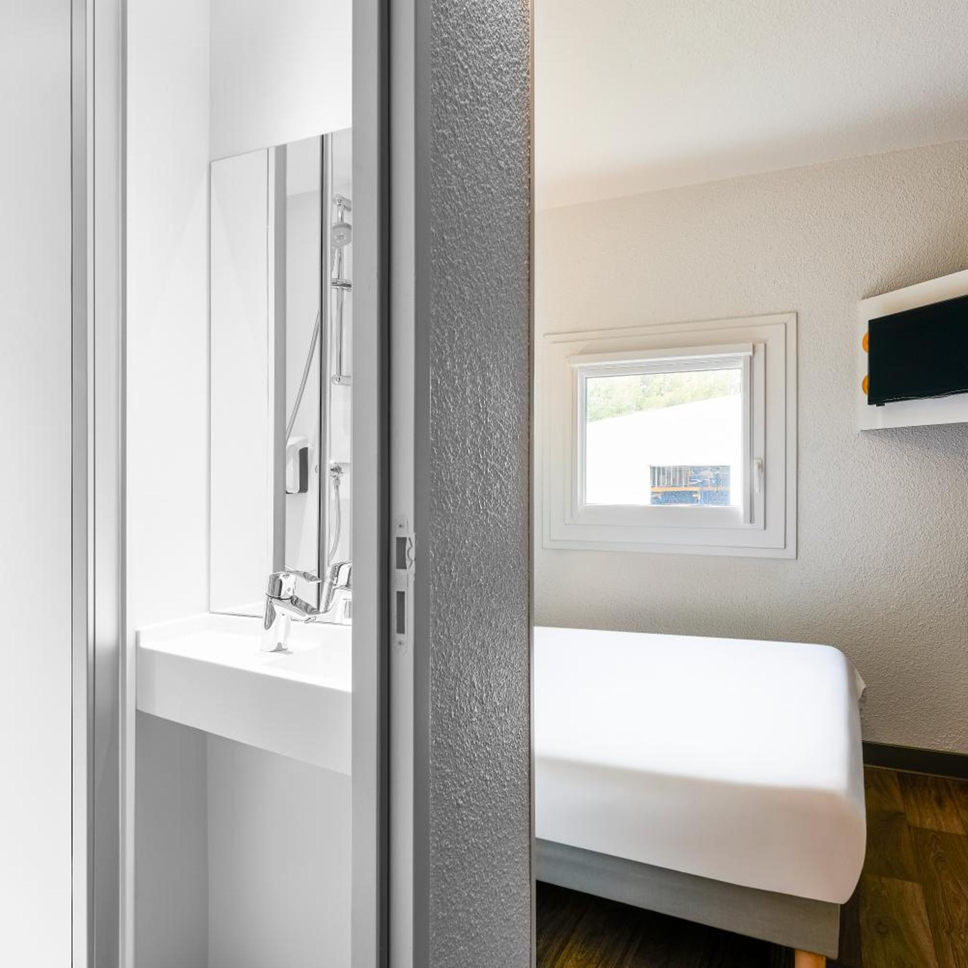PRIVATE BATHROOM