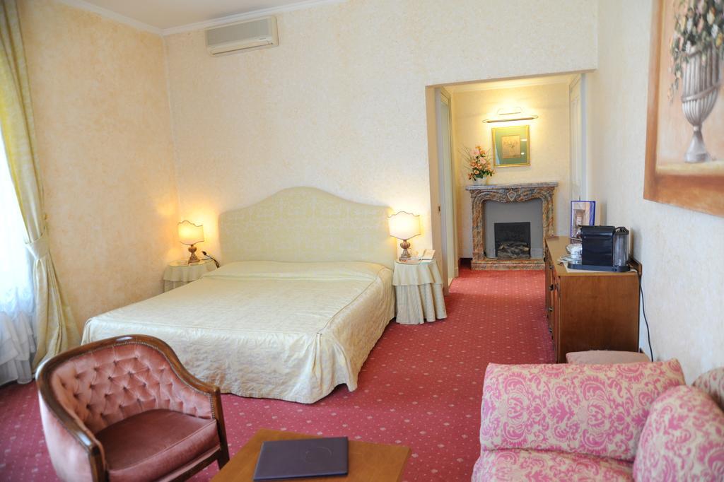 CAMIN HOTEL LUINO 8/30