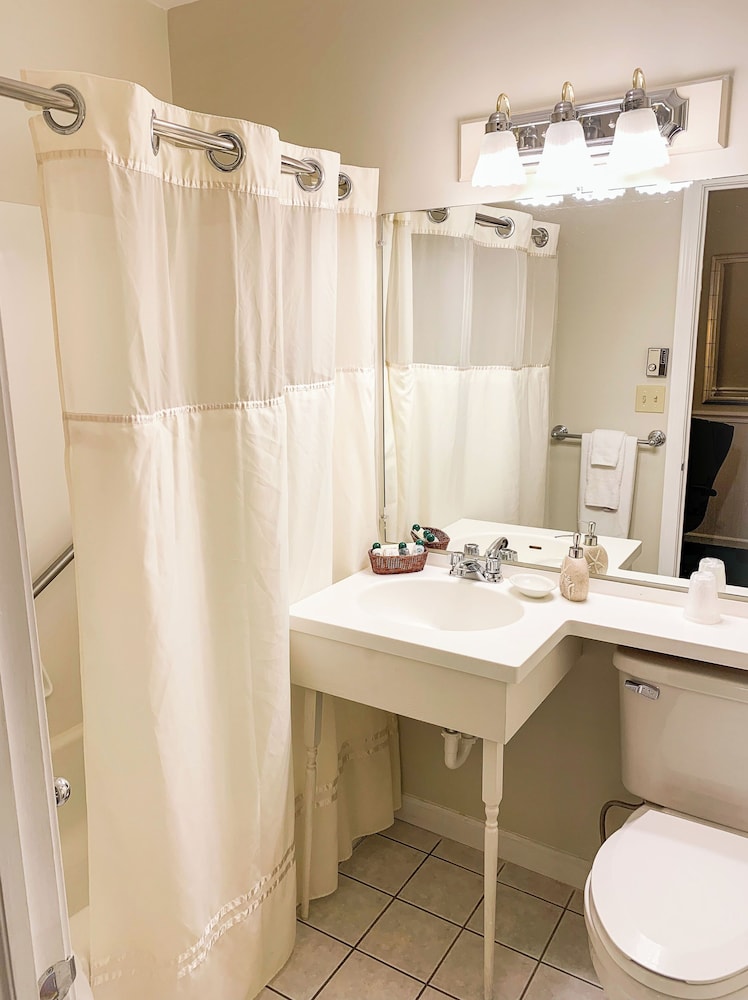 CEDAR CREST INN 24/24