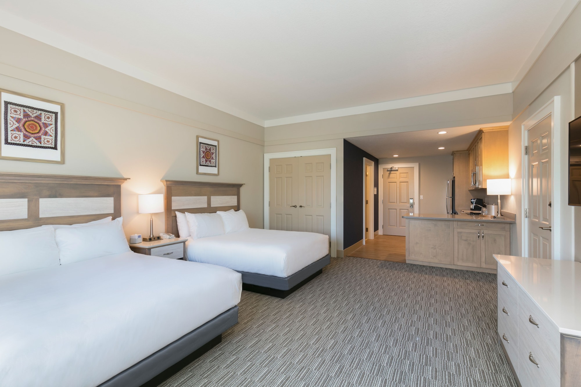 DELUXE, 2 QUEEN BEDS