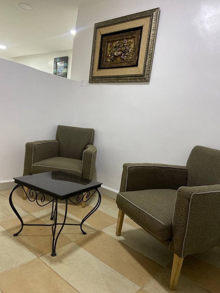 Solitude Hotel Yaba 24/50