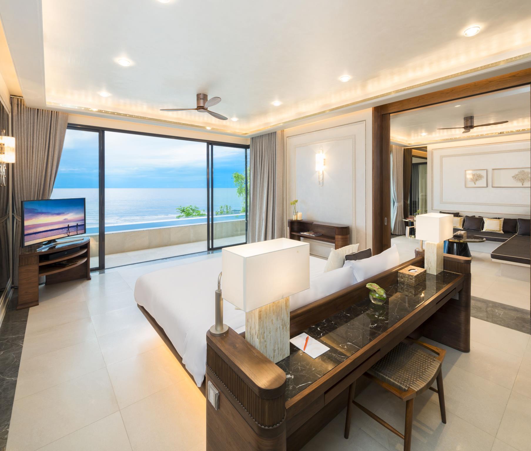 Club, Penthouse, King Bed, Beach Front, Sofa