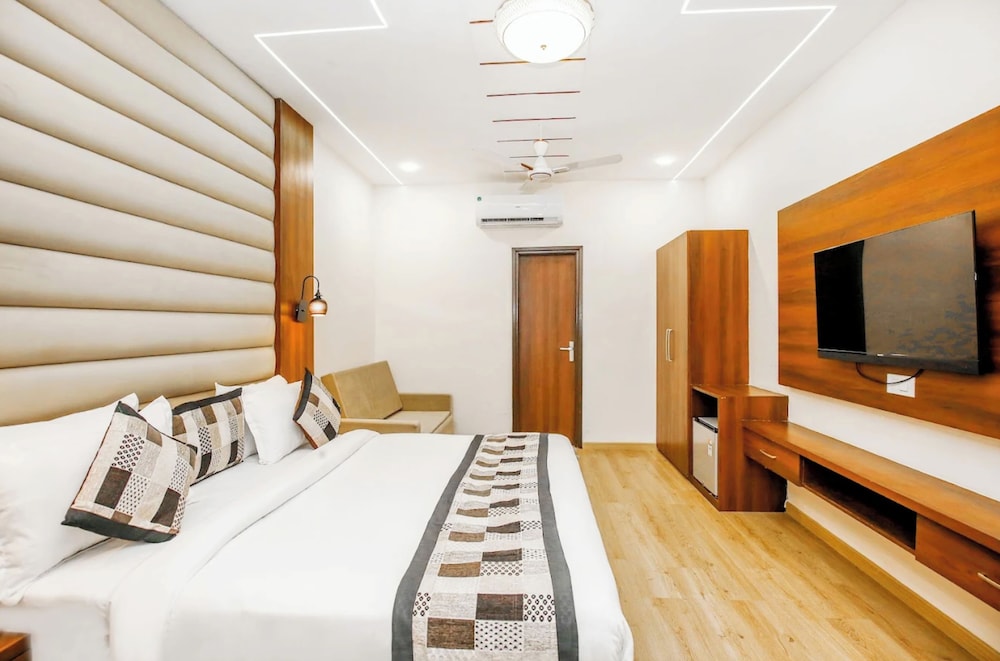 Hotel Karan Residency 32/50