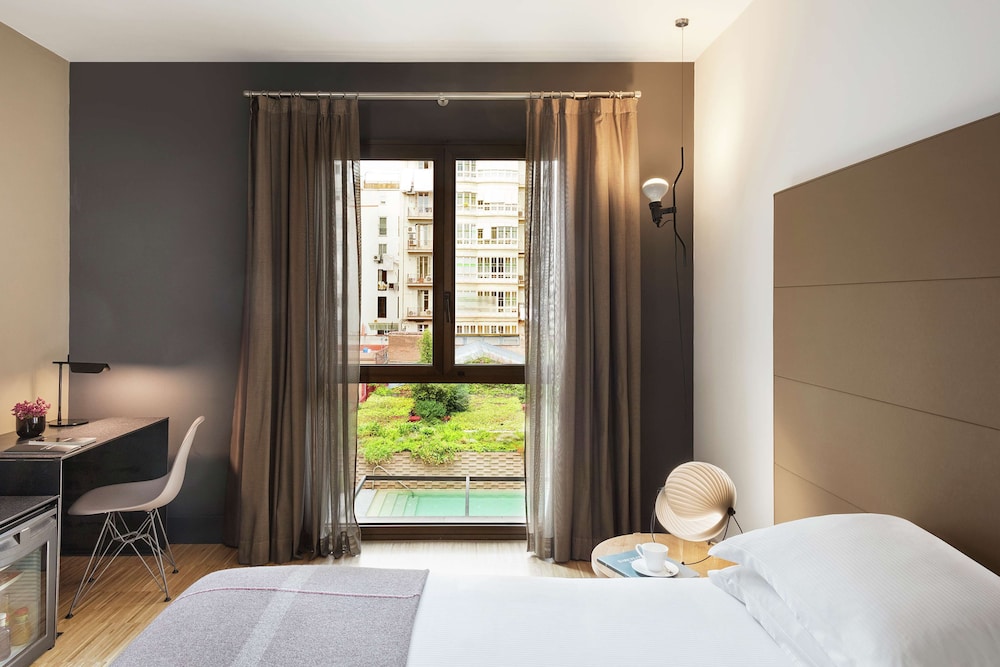 Alexandra Barcelona Hotel Curio Collection By Hilton 59/90