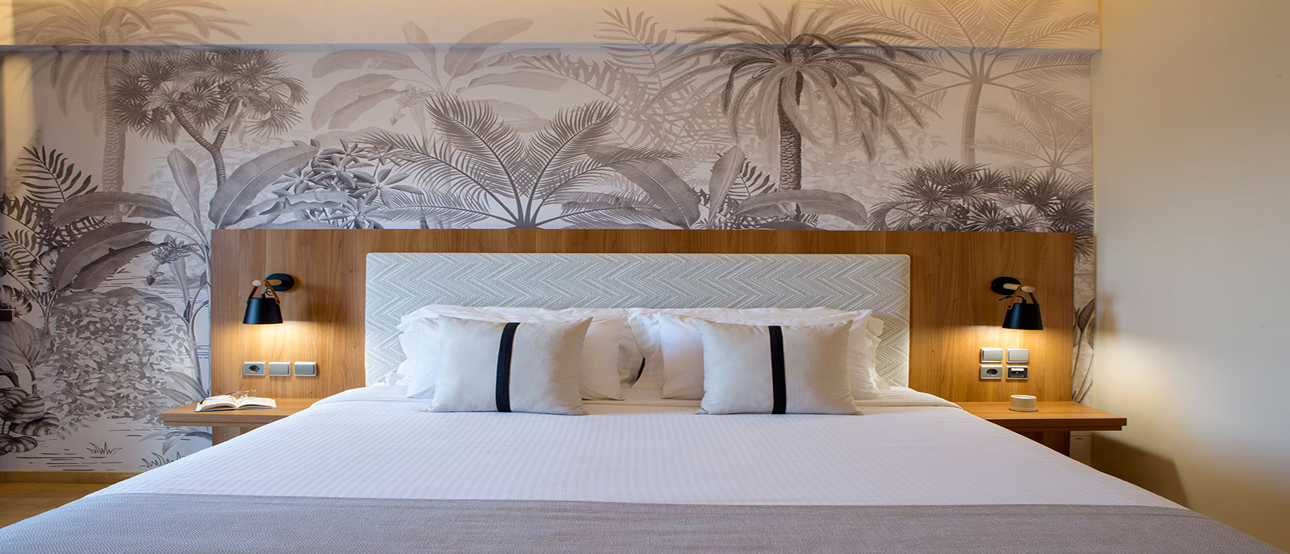 Superior, Double or Twin Bed, Lateral Side Sea View