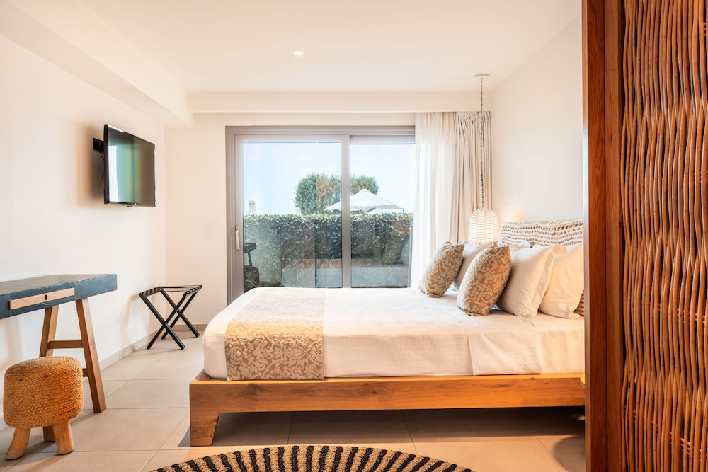 1 Bedroom, Villa, Queen Bed, Beach Front, Sofa, Private Pool