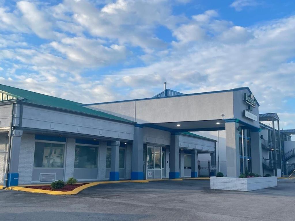Budgetel Inn and Suites 18/20
