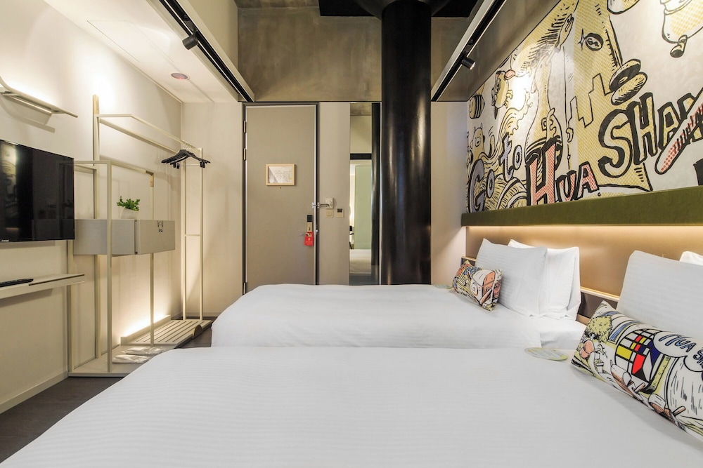 STANDARD, TWIN BEDS, NO WINDOW