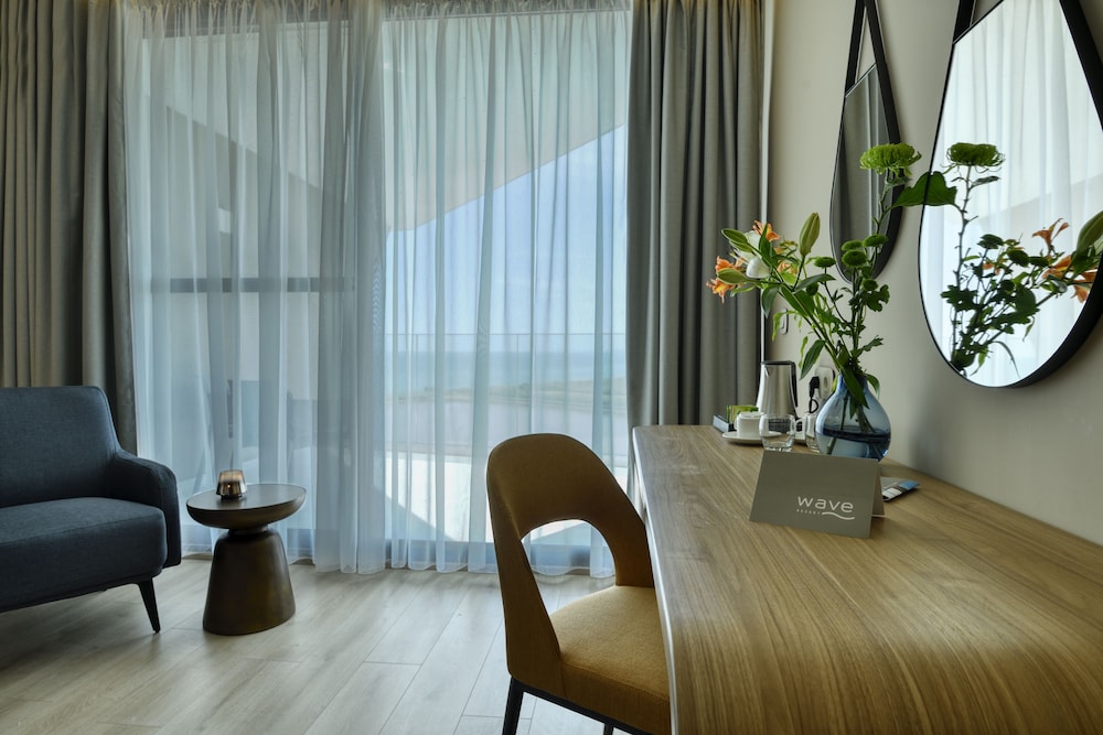 Wave Resort 51/70