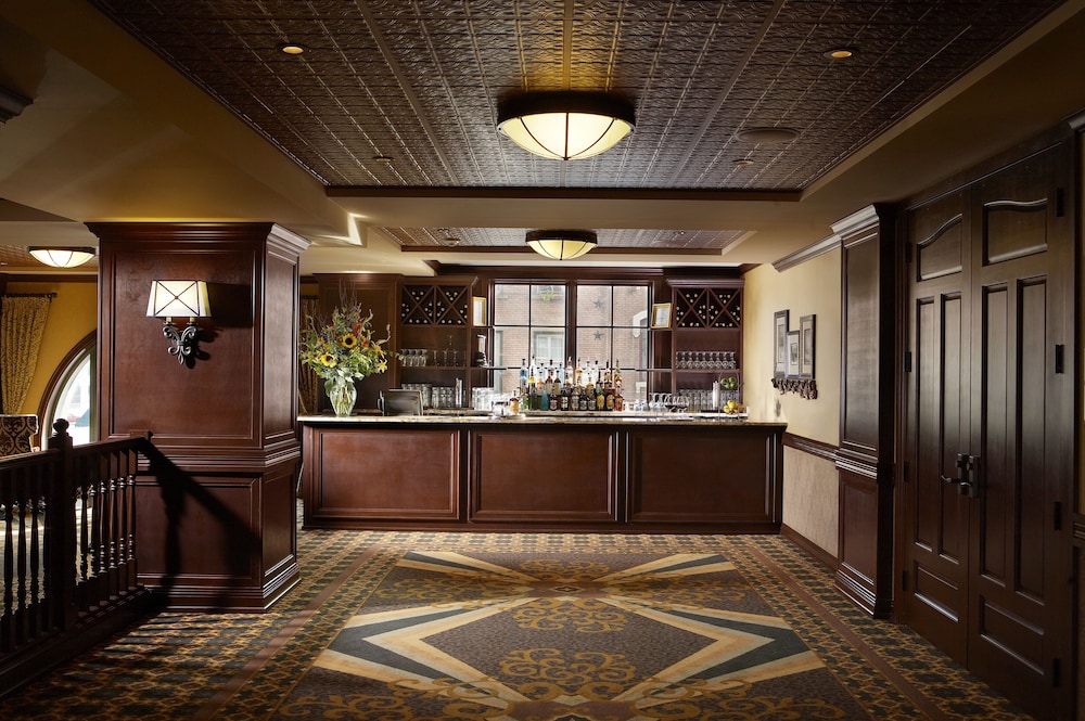 Hotel Julien Dubuque 7/74