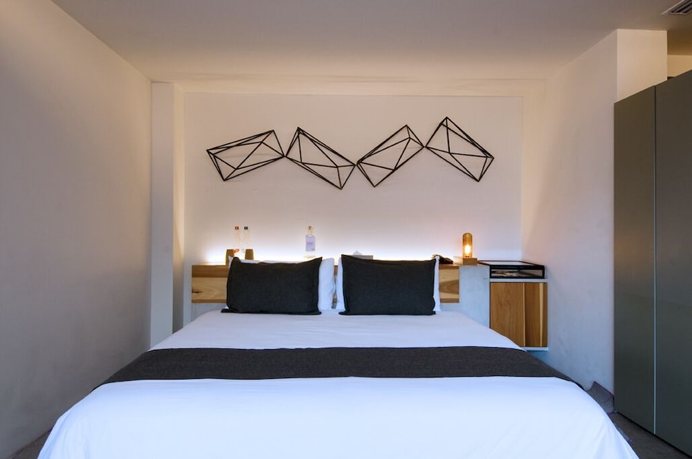 Carlota Hotel 15/50
